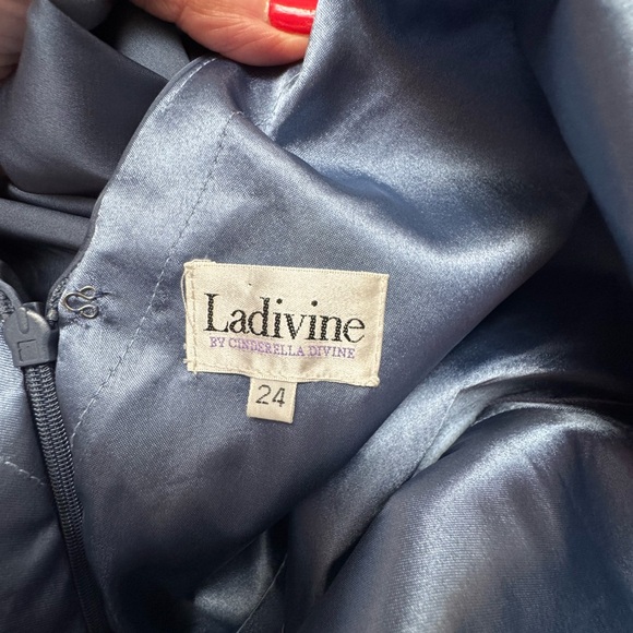 Ladivine By Cinderella Divine Formal Dress Long Sleeve Satin Smoky Blue Size 24 - Picture 7 of 8